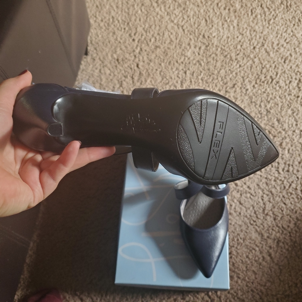 Shoes - Picture 3 of 8